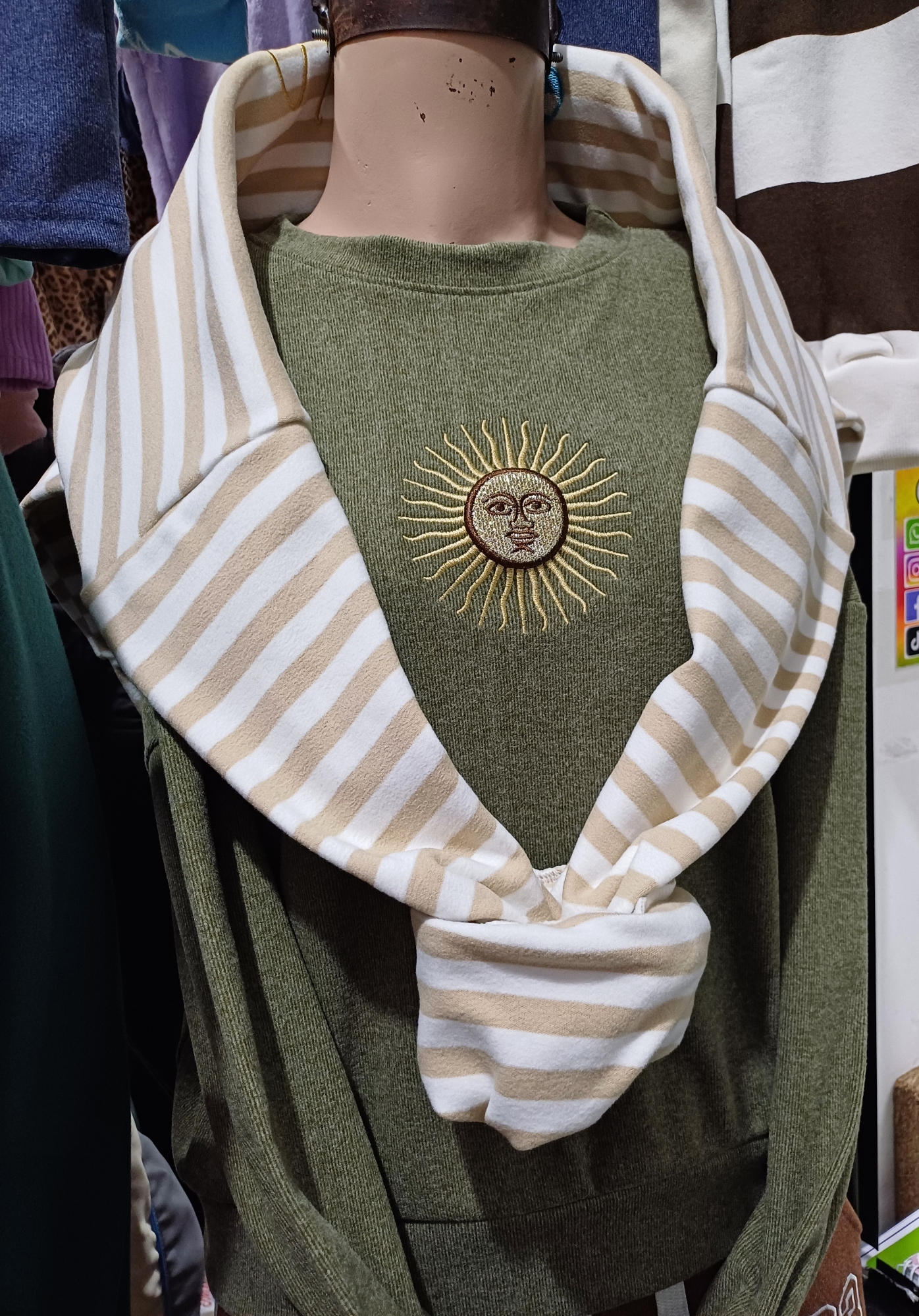 Sweater Oversize Bordado - Imagen 3